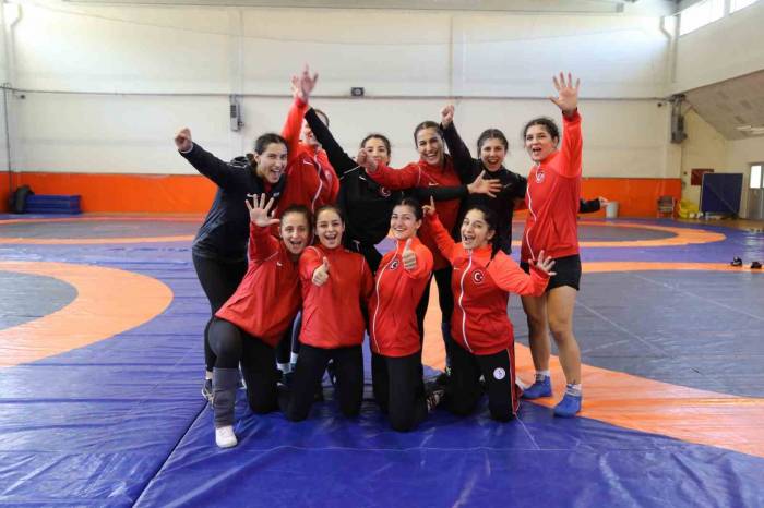 Kadın Güreş Milli Takımı’nda Hedef Altın Madalya