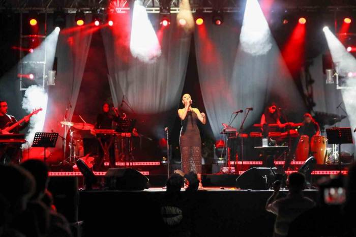 30. Uluslararası Gemlik Zeytini Festivalinin Finalini Melike Şahin Yaptı