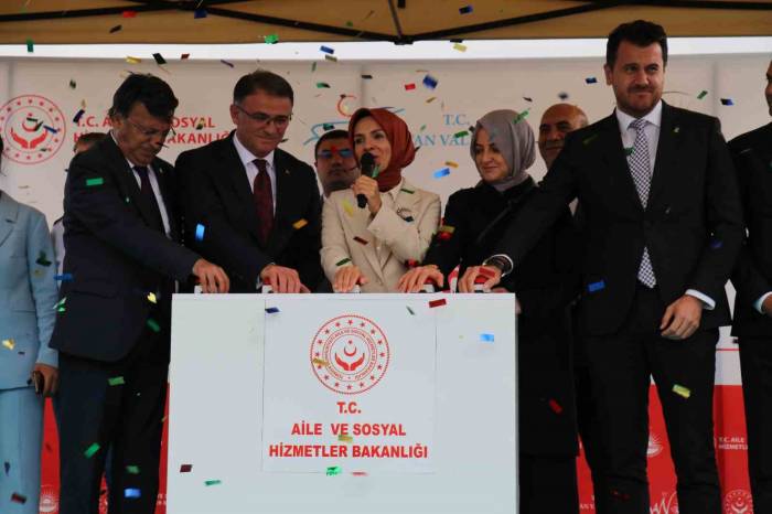 Bakan Göktaş: “Hizmetlerimizi Toplumun Bütün Kesimlerine Ulaştırmayı Hedefliyoruz”