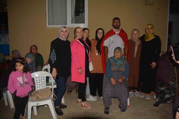 671. Tarihi Elmalı Yağlı Güreşleri Başpehlivanına Davullu Zurnalı Karşılama