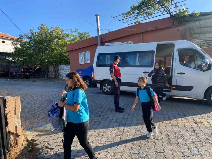 Jandarma Ekipleri Okul Servislerini Denetledi