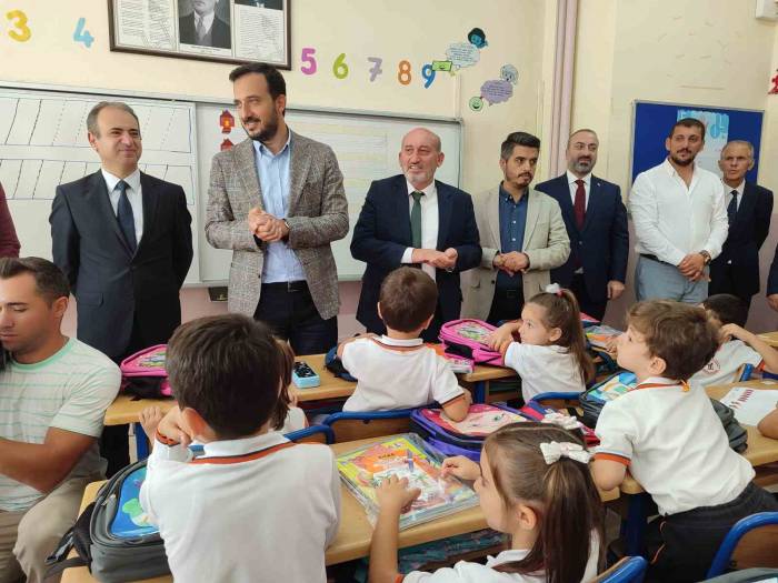 Bağcılar Belediyesi’nden 30 Bin Öğrenciye Çanta Ve Kırtasiye Desteği