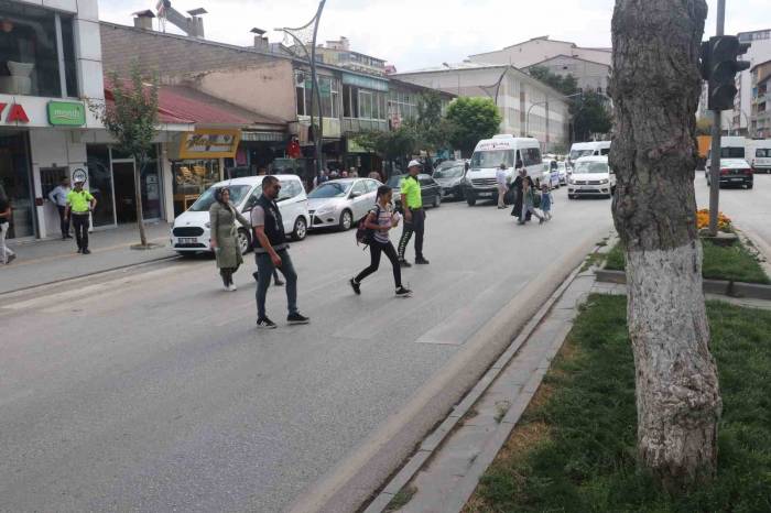 Tatvan’da Okul Çevreleri Denetlendi