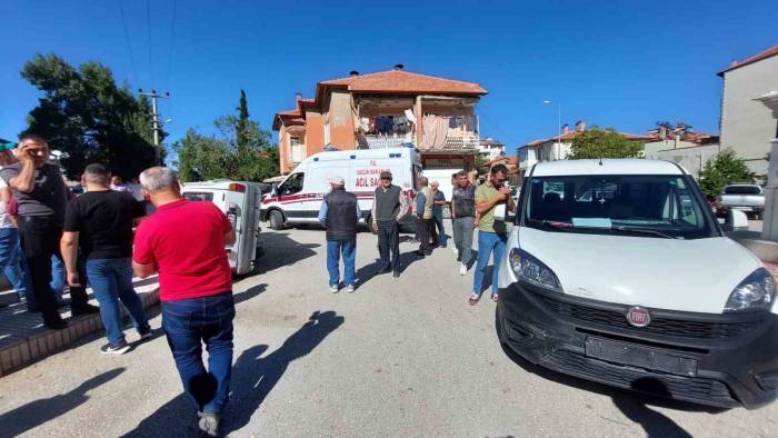 Kavşağa Ters Şeritten Giren Otomobil Kazaya Sebep Oldu: 1 Yaralı