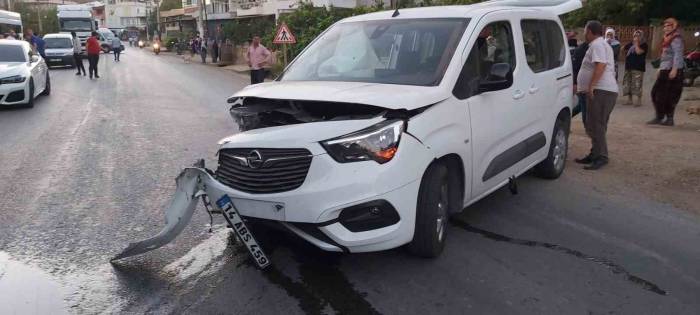Kontrolden Çıkan Tır Önce Araçlara Çarptı Sonra Devrildi: Kaza Anı Kamerada