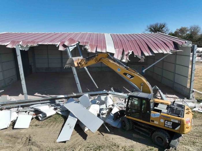 Bursa’da Tarım Arazilerindeki Kaçak Yapılar Yıkılıyor