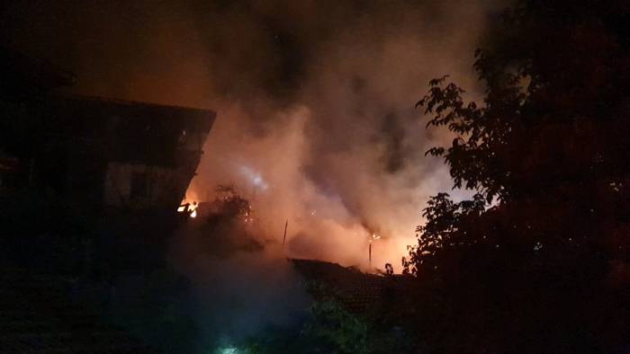 Bayat’ta 2 Ev İle 1 Samanlık Yandı