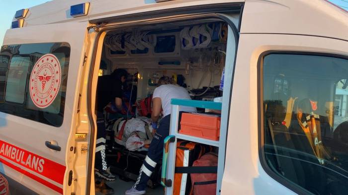 Üst Geçidi Kullanmadı Otomobil Çarptı