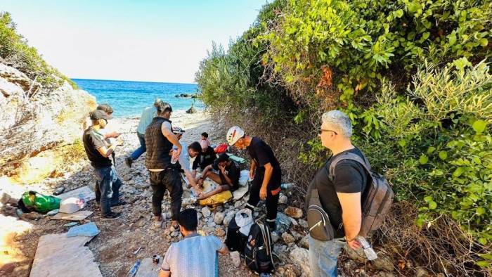 Datça’da Mahsur Kalan 14 Düzensiz Göçmen Kurtarıldı
