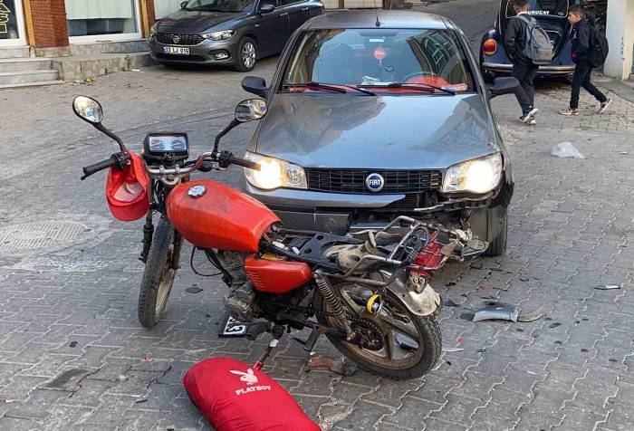 Edirne’de Otomobille Motosiklet Çarpıştı: 1 Yaralı