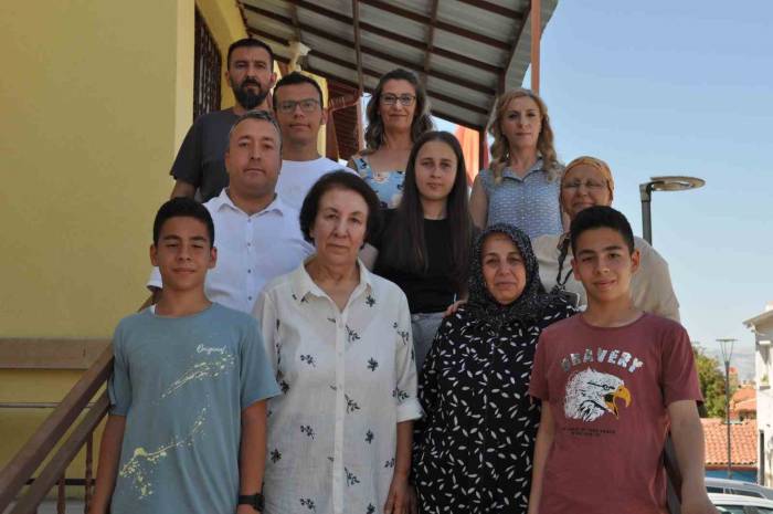 Eskişehir’de Depremzedelerin Moral Kaynağı ‘Peçiç’ Oyunu Oluyor
