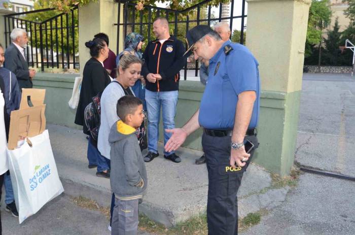 Emniyet Müdürü Karaburun, Öğrenci Ve Velilerle Bir Araya Geldi