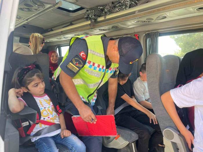 Jandarma Ekiplerinden Servis Araçlarına Denetim