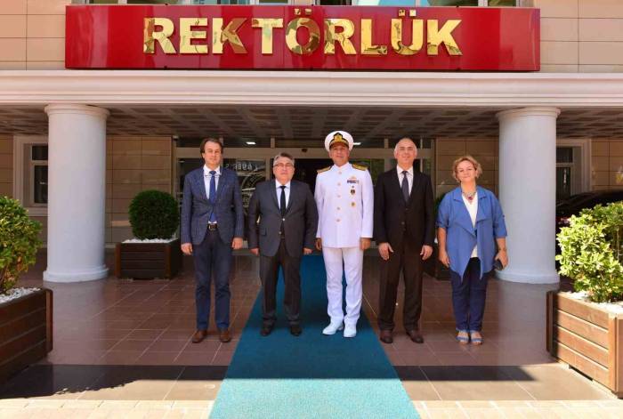 Karadeniz Bölge Komutanı Uğur’dan Rektör Özölçer’e Ziyaret