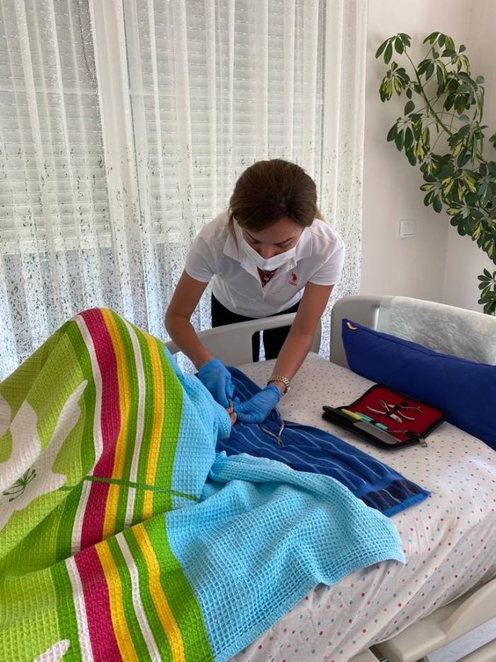 Kemer Belediyesi Hastaların Yanında Olmaya Devam Ediyor