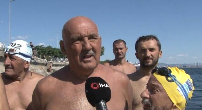 İstanbul Boğazı’nda 30 Buçuk Kilometreyi Yüzerek Geçtiler