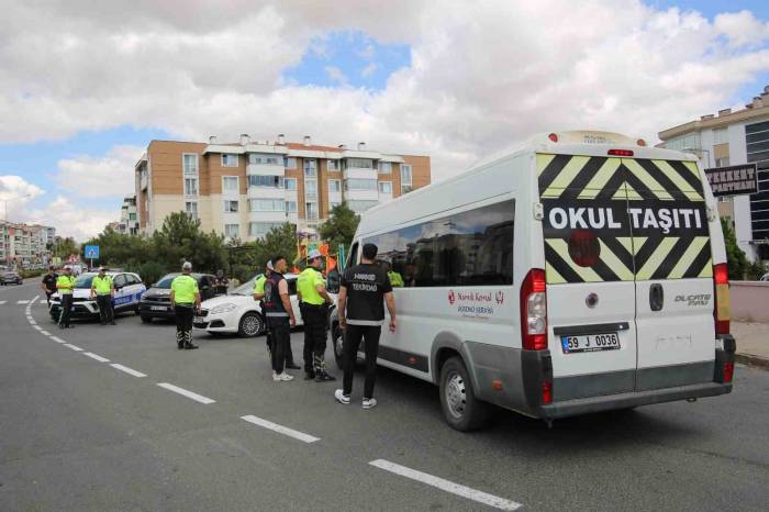 Emniyet, Okul Çevrelerini Abluka Altına Aldı: Öğrencilerin Kılına Bile Zarar Gelmeyecek