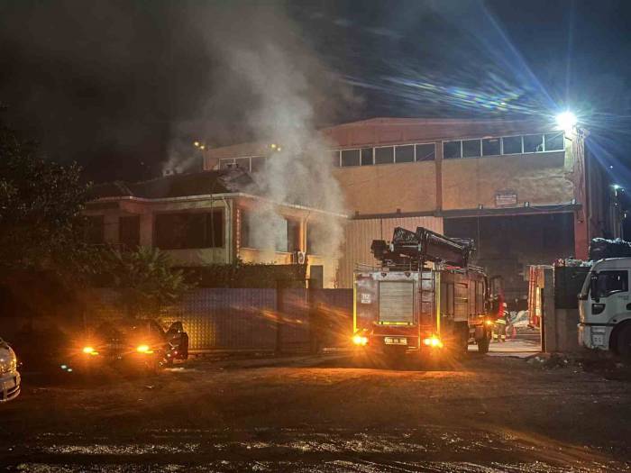 Tüp Patlaması Hurda Deposunda Yangın Çıkardı