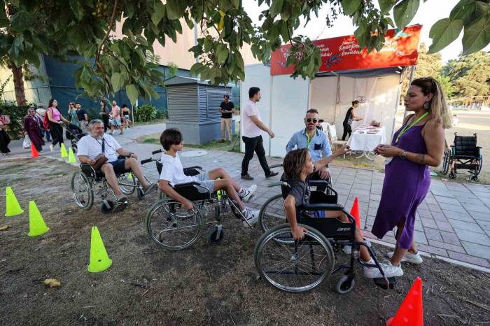 Engellilerin Karşılaştıkları Zorlukları Deneyimlediler