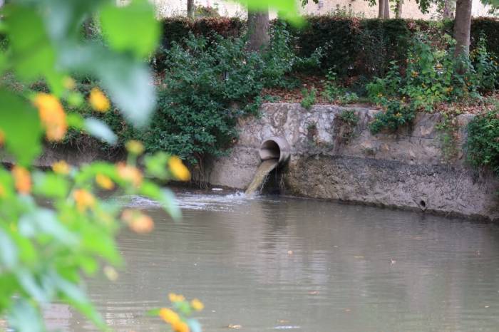 Çaya Akan Atık Su Kokusu Çevreye Rahatsızlık Veriyor