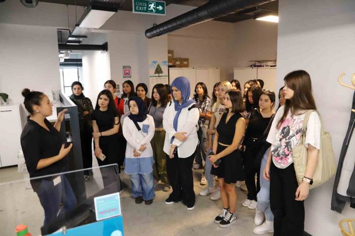 Öğrenciler Elektik Perakende Sektörünü Tanıdı