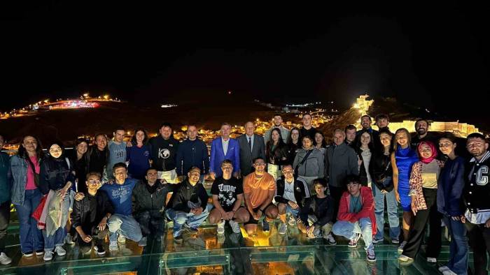 Başkan Pekmezci, Yabancı Öğrencileri Bamsı Beyrek Seyir Terasında Ağırladı