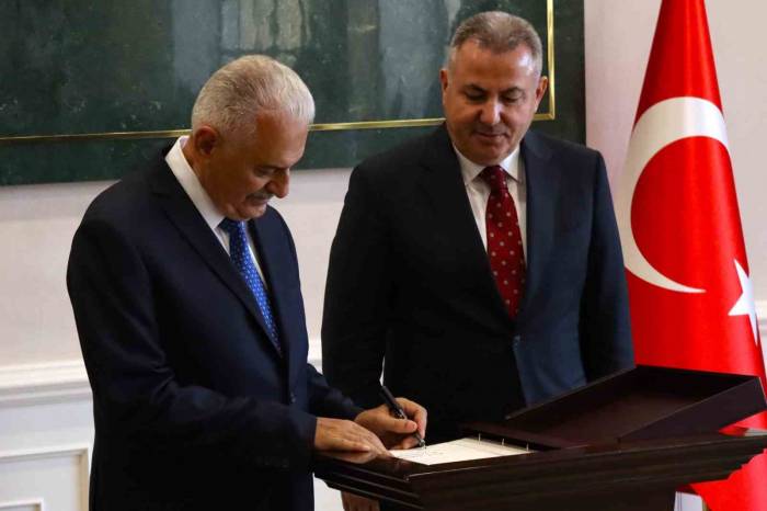 Binali Yıldırım’dan İzmir Valiliğine Ziyaret