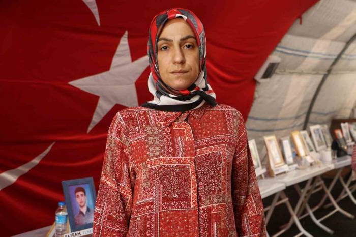 Evladına Kavuşan Ayşegül Biçer: “Sezgin Tanrıkulu’nun Partisinden Derhal İhraç Edilip Siyasetten Men Edilmesi Gerekiyor”