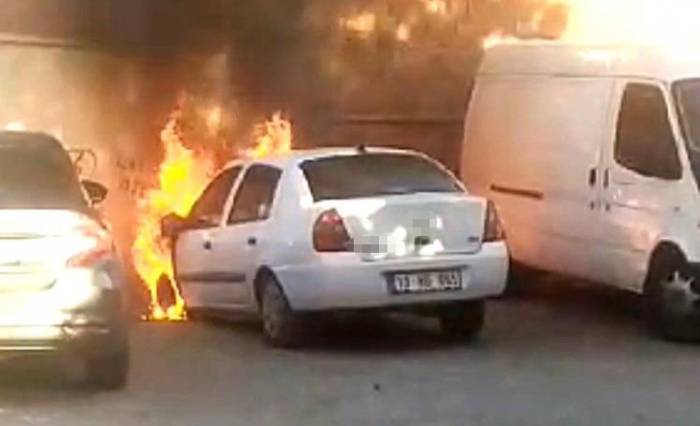 Edremit’te Park Halindeki Araç Alev Alev Yandı
