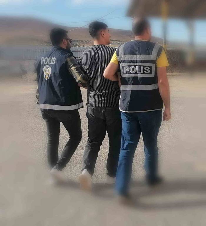 Elazığ’da Asayiş Uygulaması: 13 Yıl Kesinleşmiş Hapis Cezası Bulunan Şahıs Yakalandı