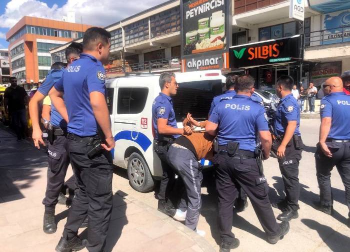 Erzincan’da Polislere Mukavemette Bulunan 2 Kişi Orantılı Güç Kullanılarak Gözaltına Alındı
