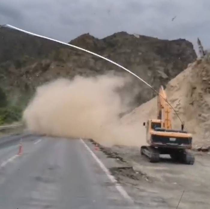 Uzundere Yolunda Tehlikeli Anlar