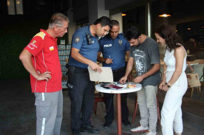 Genç Çift, Hayatlarının En Unutulmaz Molasını Verdi