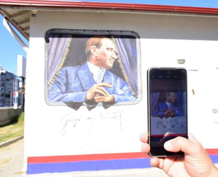 Atatürk’ün Trenden Baktığı Fotoğraf, Germencik İstasyonu’nu Süslüyor