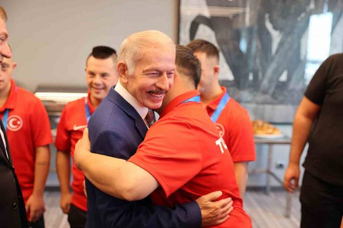 Bayrampaşa Belediye Başkanı Down Sendromlular Avrupa Şampiyonlarıyla Buluştu