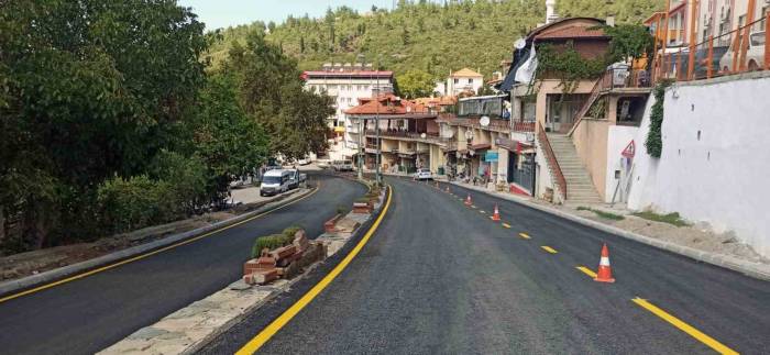 Kavaklıdere’nin 3 Mahallesi Sıcak Asfalta Kavuştu