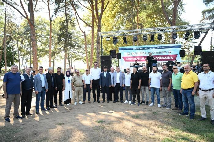 Piknikte Eğlendiler