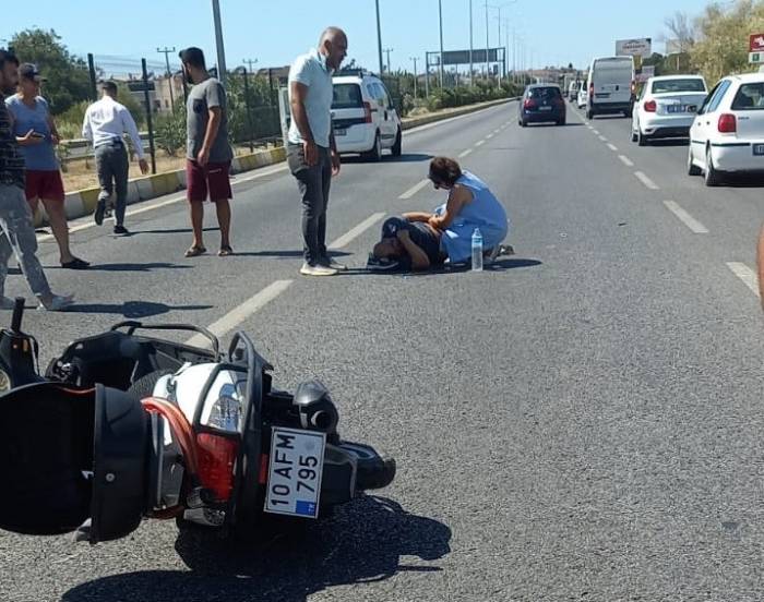 Edremit’te Motosiklet Kazasında Sürücünün Yardımına Çevredekiler Koştu