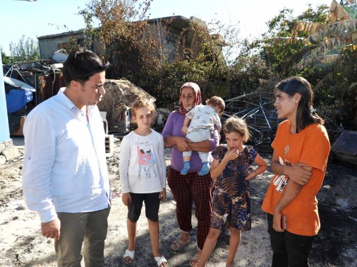 Kaymakam Dündar, Çadırları Yanan Aileye Destek Olacaklarını Söyledi