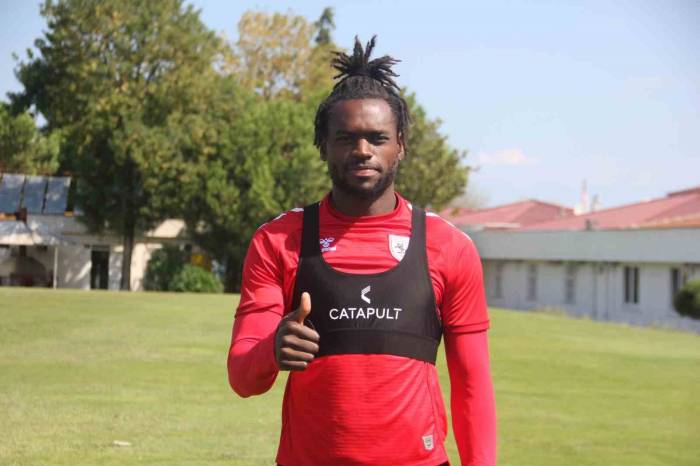Samsunspor’un Golcüsü Dimata: “Hedefim Avrupa’nın En İyi Forvetlerinden Biri Olmak”
