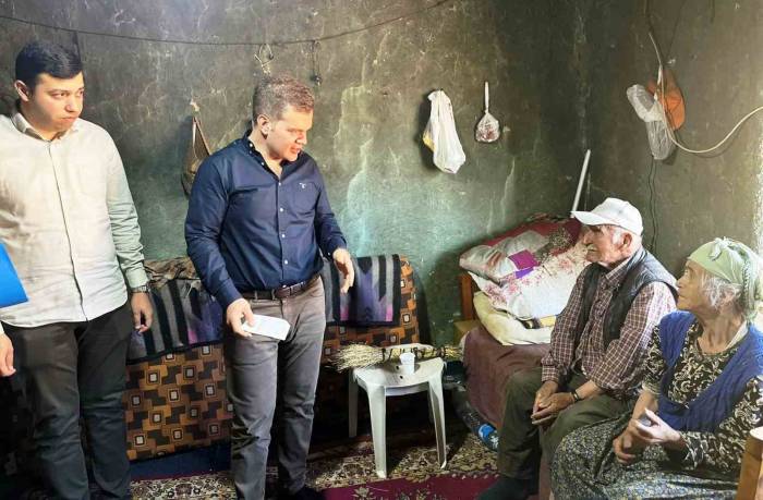 Simav Kaymakamı Karaloğlu, Köy Gezilerinde Sorunları Yerinde Dinliyor