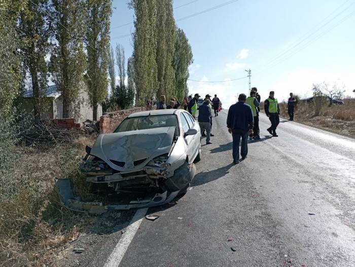 Arkadan Çarparak 4 Kişinin Yaralanmasına Neden Oldu