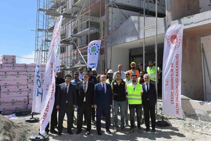 Vali Köşger: “Daima Depremzede Hemşehrilerimizin Yanında Olacağız”