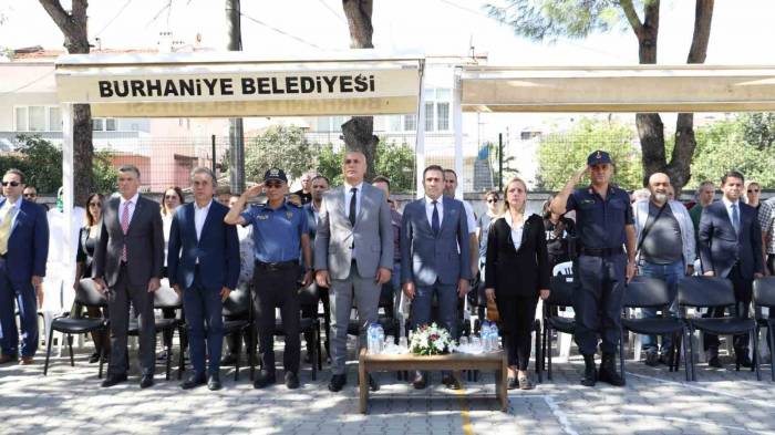 İlköğretim Haftası Burhaniye’de Düzenlenen Törenle Kutlandı