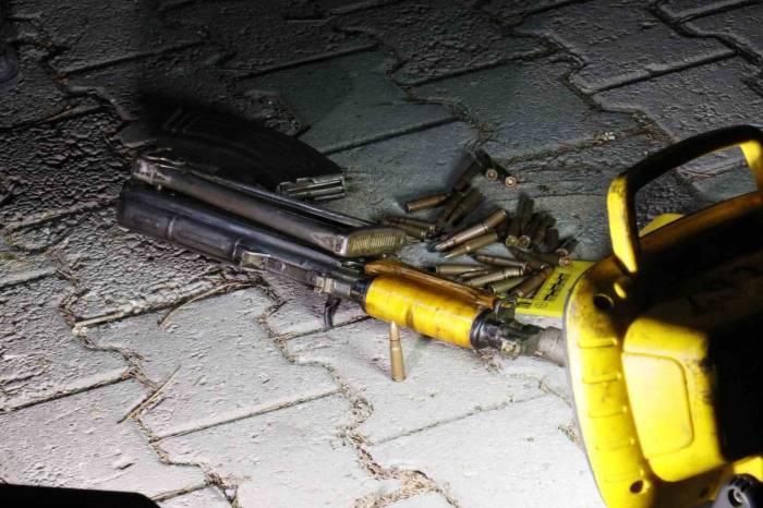 Plakasız Motosikletle Gelip İş Yerine Ak-47 İle Saldırı Düzenleyecekleri Sırada Bekçilere Yakalandılar