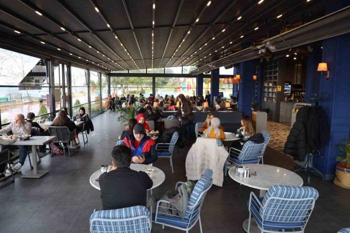 Darıca Belediyesi Sosyal Tesisleri Ziyaretçi Akınına Uğruyor