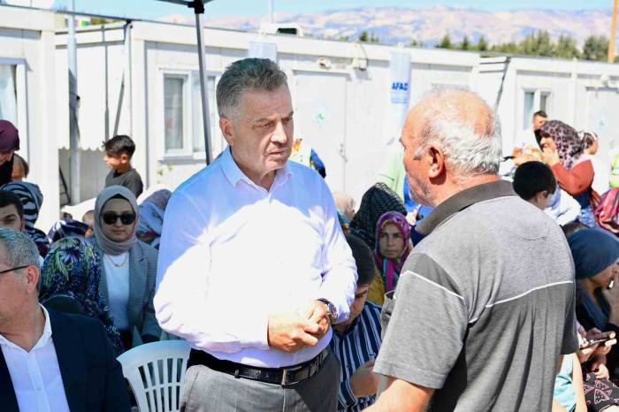 Gaziosmanpaşa Belediyesi Depremzede Çocuklara Bisiklet Hediye Etti