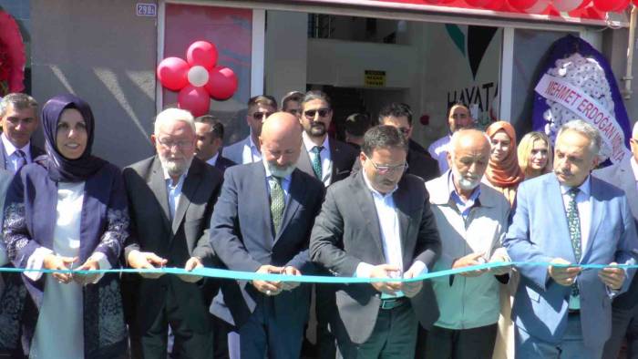 Hayata Dokunanlar Derneği, İhtiyaç Sahiplerinin Yanında