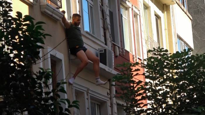 İntihar Girişiminde Bulunan Yabancı Uyruklu Kişi Gözaltına Alındı