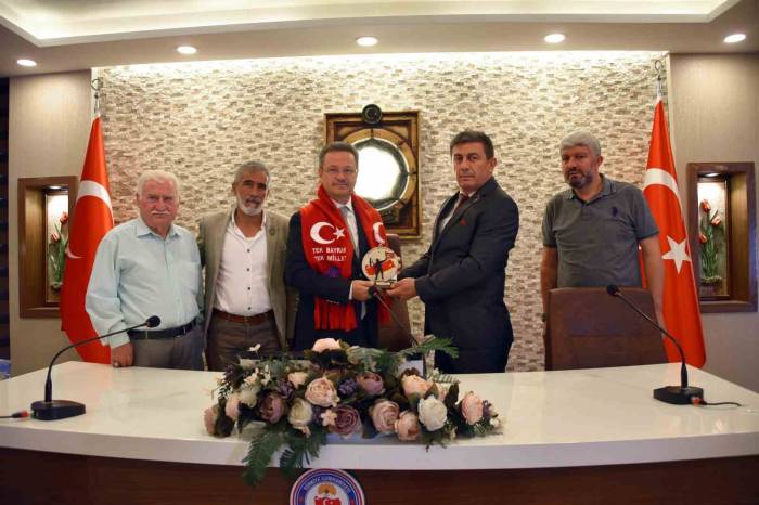 Vali Ünlü Şehit Aileleri Ve Gaziler İle Bir Araya Geldi